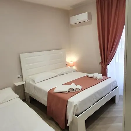 Dimora Costantino 4* نابولي
