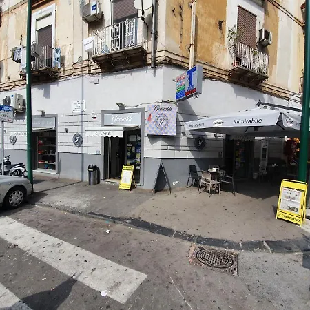 Dimora Costantino 住宿加早餐酒店 那不勒斯