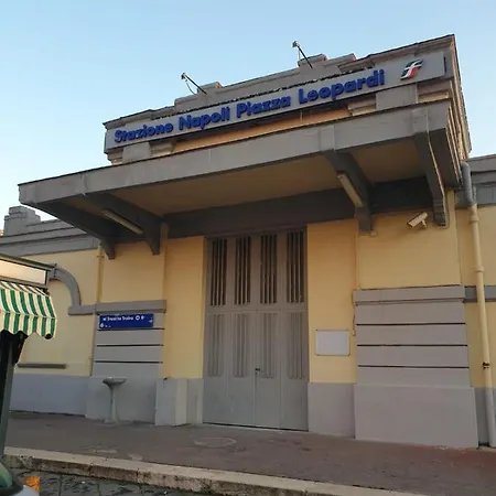 Dimora Costantino 住宿加早餐酒店 那不勒斯