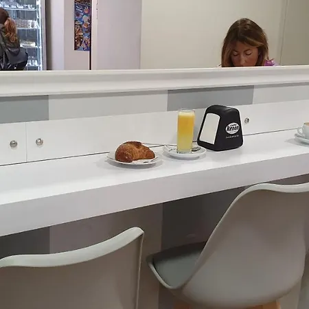 Dimora Costantino 4* ナポリ